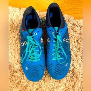 Size 6 On Cloud sneakers, bright blue